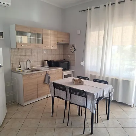 Eleni Lejlighedshotel 3*