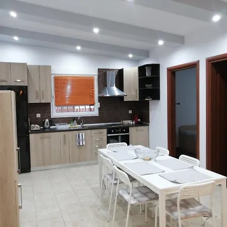Aparthotel Eleni Nea Agathoupoli